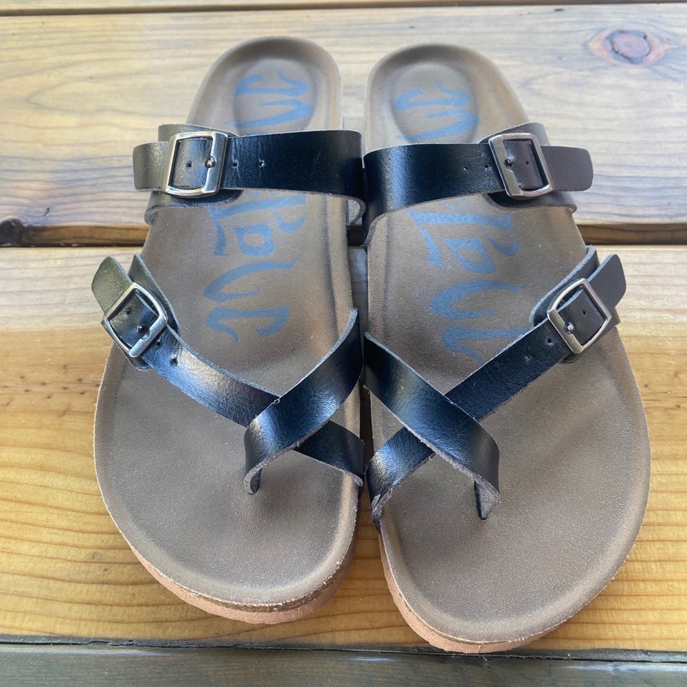 Tie strap black sandals